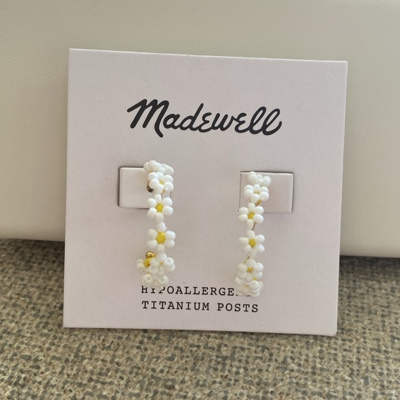 🌼MADEWELL Seed Bead Daisy Hoop Earrings 🌼 - Picture 2 of 9